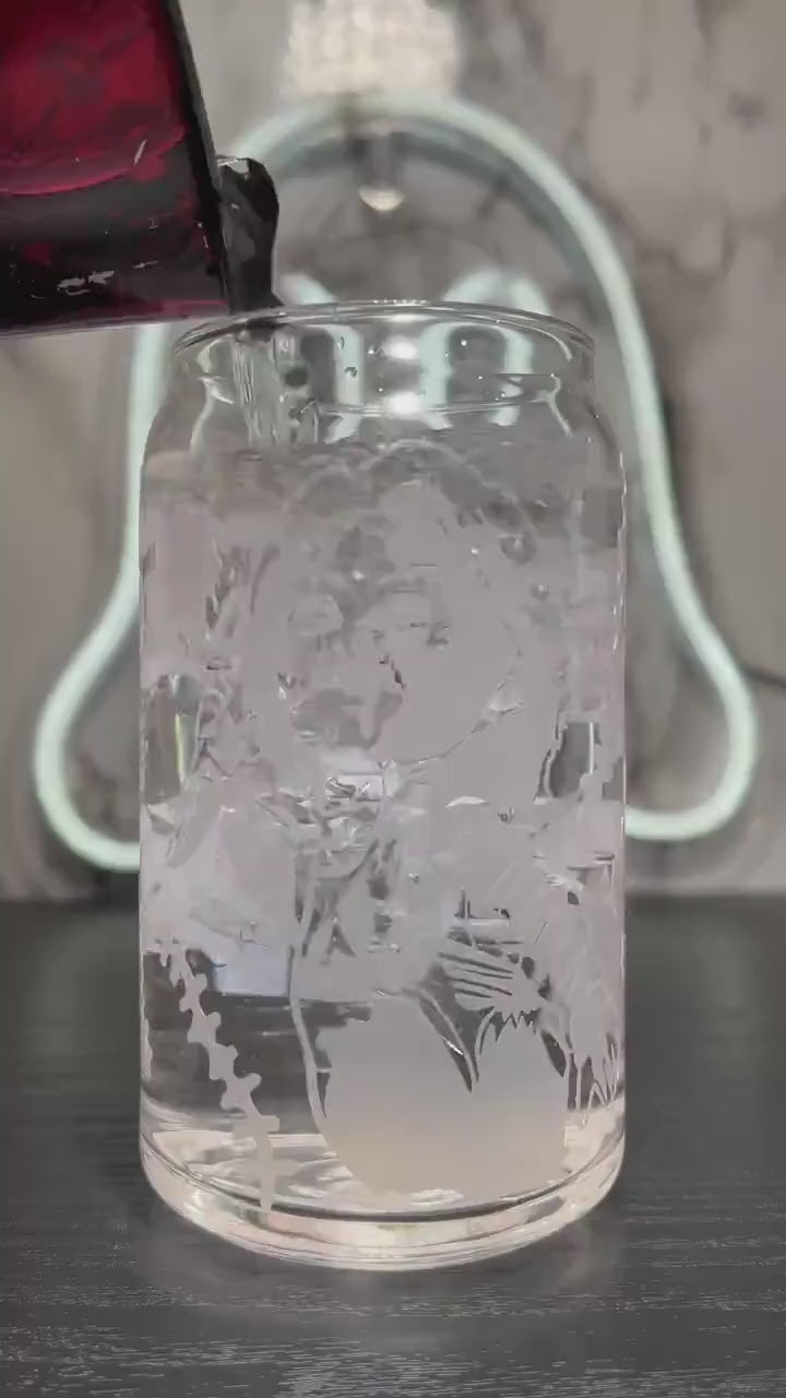 Child's Play Chucky cold color red changing permanent vinyl on a libbey beer can glass